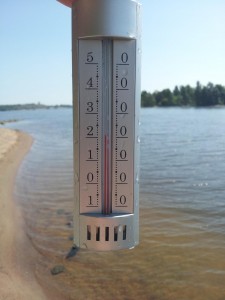 Kuva2: Kesäkuun ensimmäisinä päivinä uimavedet olivat paikoin jopa poikkeuksellisen lämpimiä.