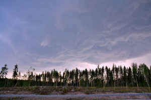 Kuva 6: Ukkospilviä edeltävät utarepilvet (Mammatus clouds) Karkkilan jälkeen