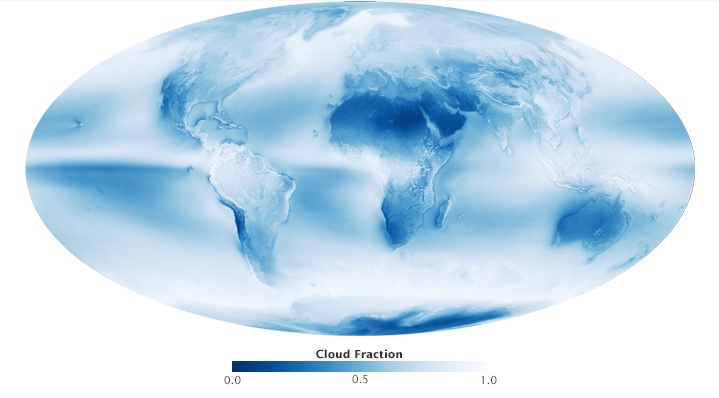 Maapallon keskimääräinen  piövisyys aikavälillä heinäkuu 2002 - huhtukuu 2015. Mitä vaaleampi on väritys, sen pilvisempää alueella on keskimäärin ja sinisempi on alueen väri, sitä selkeämpää alueella on keskimäärin.