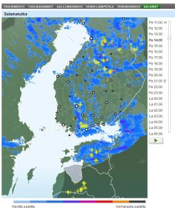Kuva 1: Kuluneena kesänä salamointi on ollut hyvin paikallista ja liittynyt yksittäisiin kuuroihin. Forecan Salamatutkasta (Veneilysään alta) voit seurata reaaliajassa salamointia Suomessa.