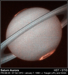 Myös Saturnuksella esiintyy revontulia (kuva: NASA / Flickr)
