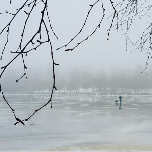 Kuva 2: Sumuinen ja vetinen sää ei haitannut pilkkijöitä. (kuva: Markus M/Helsinki, Mustikkamaa)